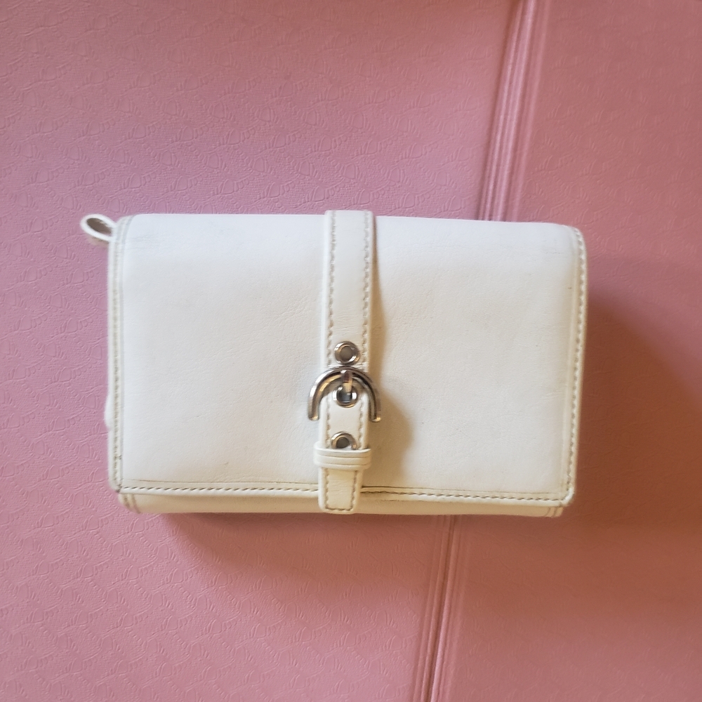 Coach Y2K Vintage White Soho  Buckle Leather Bi-Fold Wallet with Zip Pocket